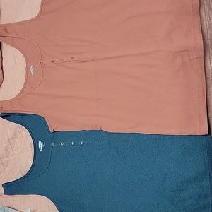 2 old navy tanks. NWOT